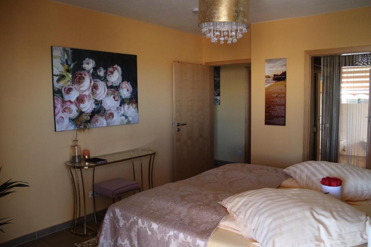 Fewo Golden Palace Ettenheim Bagian luar foto